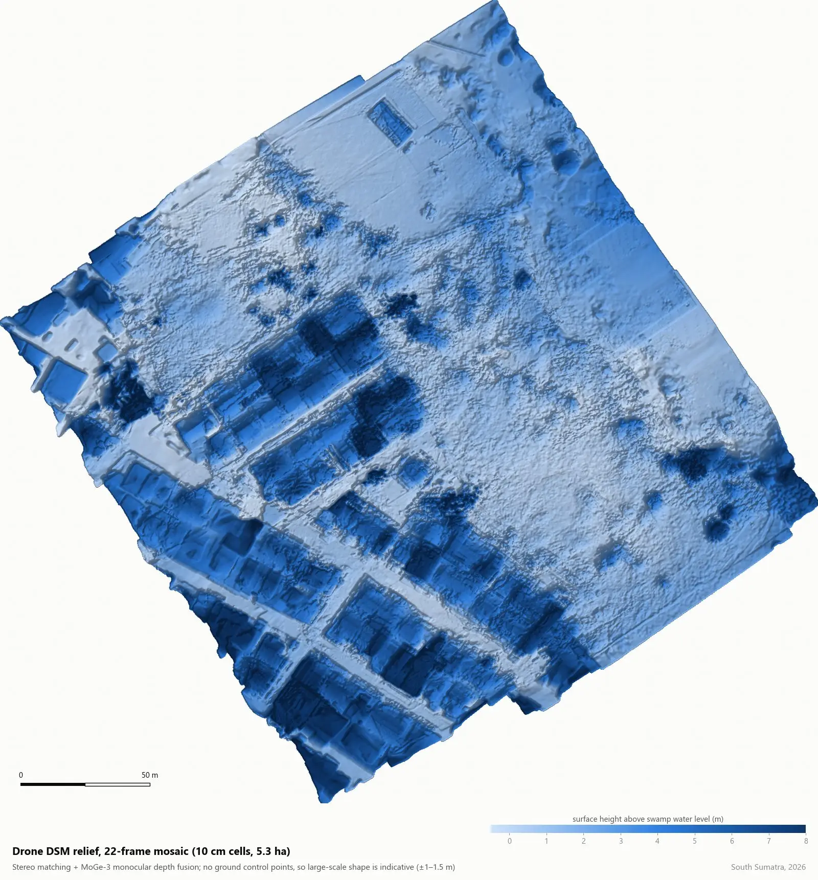 Peta relief model permukaan digital berwarna biru bertingkat menurut ketinggian 0 sampai 8 meter di atas muka air, dengan batang skala 50 meter. Tanpa koordinat dan tanpa foto udara.